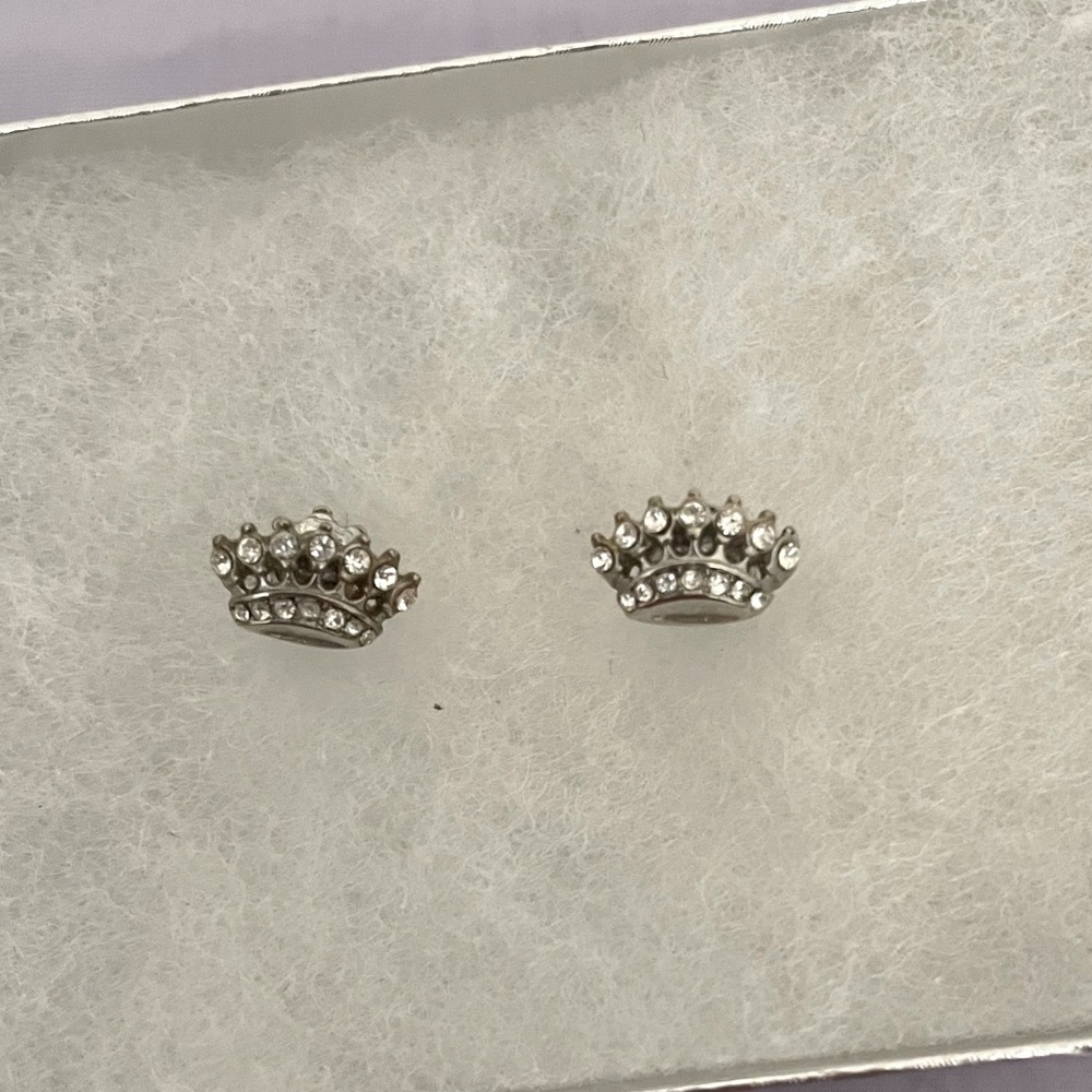 Juicy crown earrings